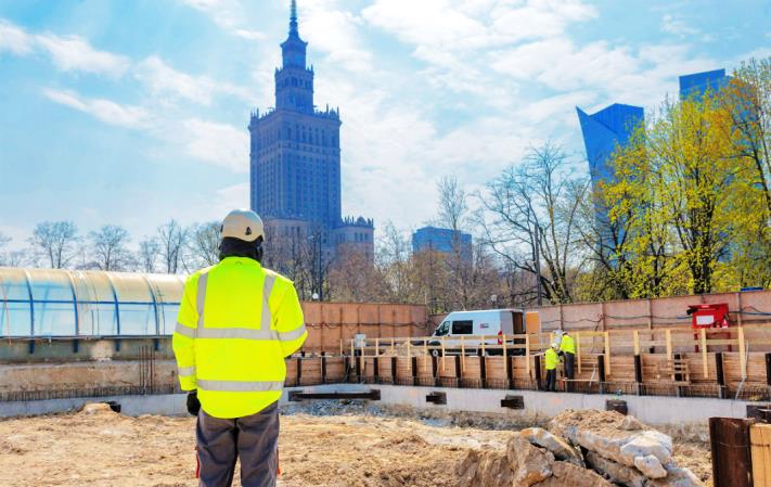 Monitoring cracks in the foundation slab of a Warsaw skyscraper