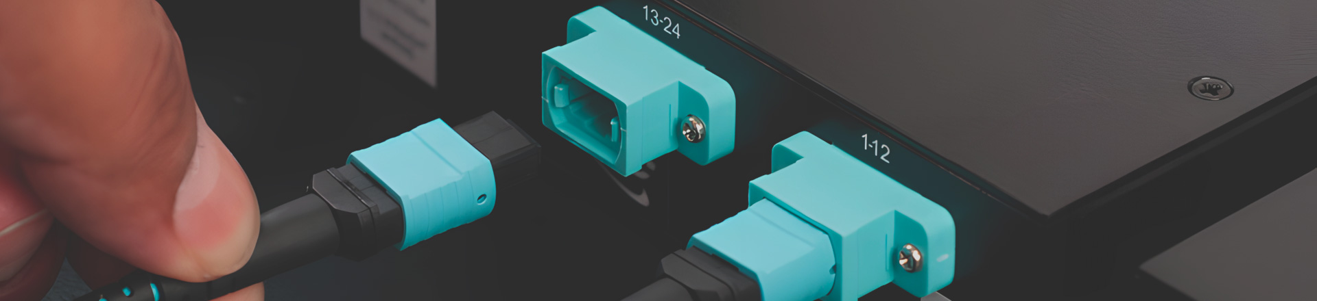 Connecting MTP ferrule into rack