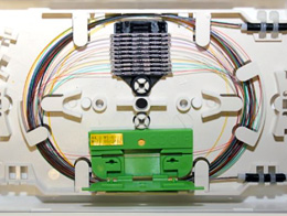 Optical fibre water detector for splice enclosures